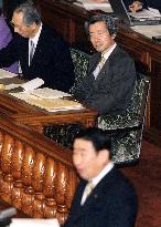 (1)Koizumi fields questions at upper house session